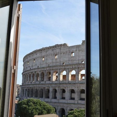 רומא Jacuzzi In Front Of The Colosseum מראה חיצוני תמונה