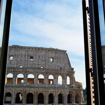 רומא Jacuzzi In Front Of The Colosseum מראה חיצוני תמונה