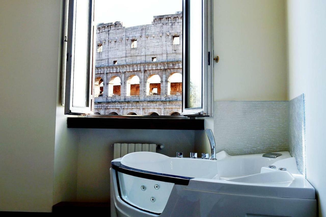 רומא Jacuzzi In Front Of The Colosseum מראה חיצוני תמונה