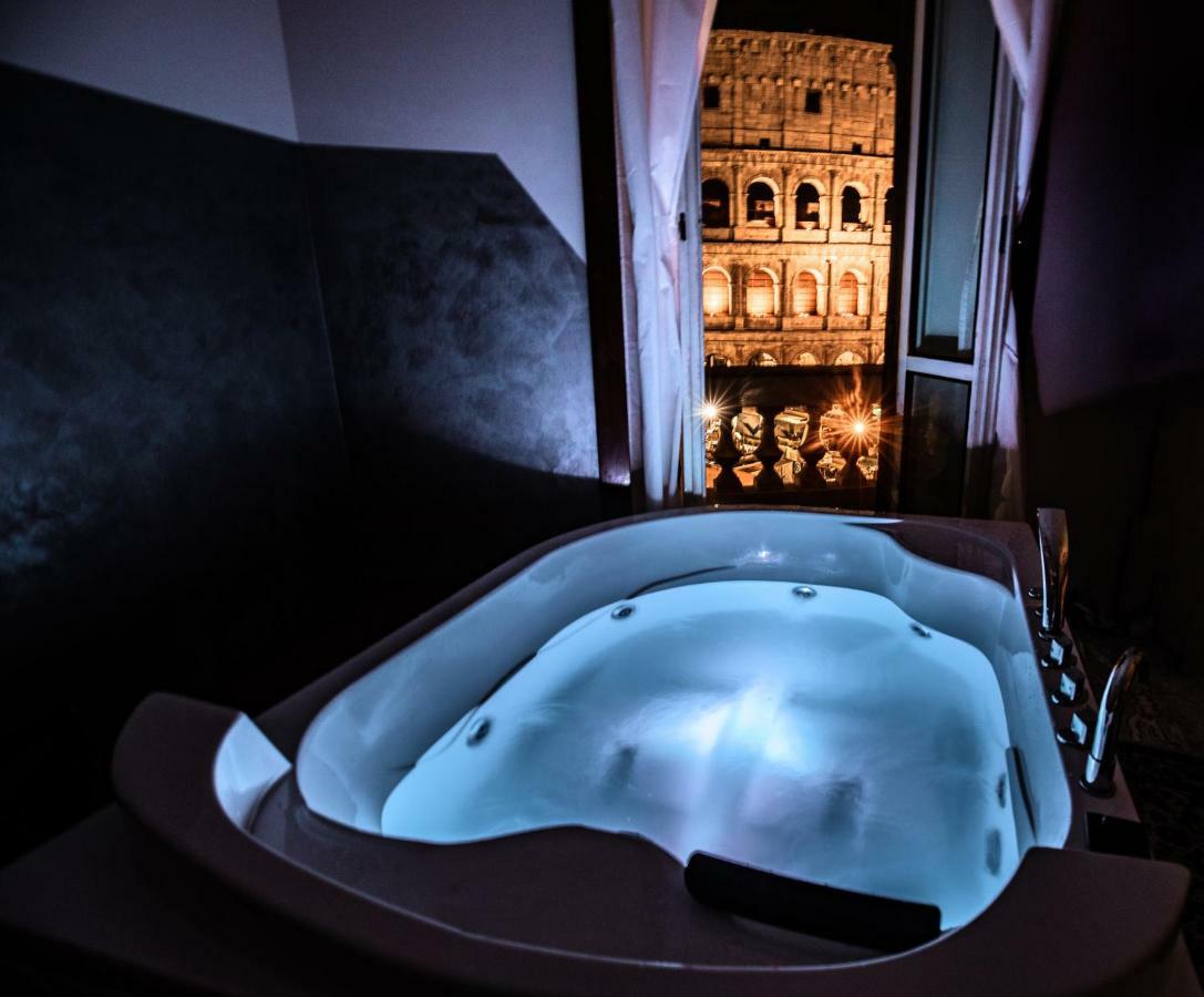 רומא Jacuzzi In Front Of The Colosseum מראה חיצוני תמונה